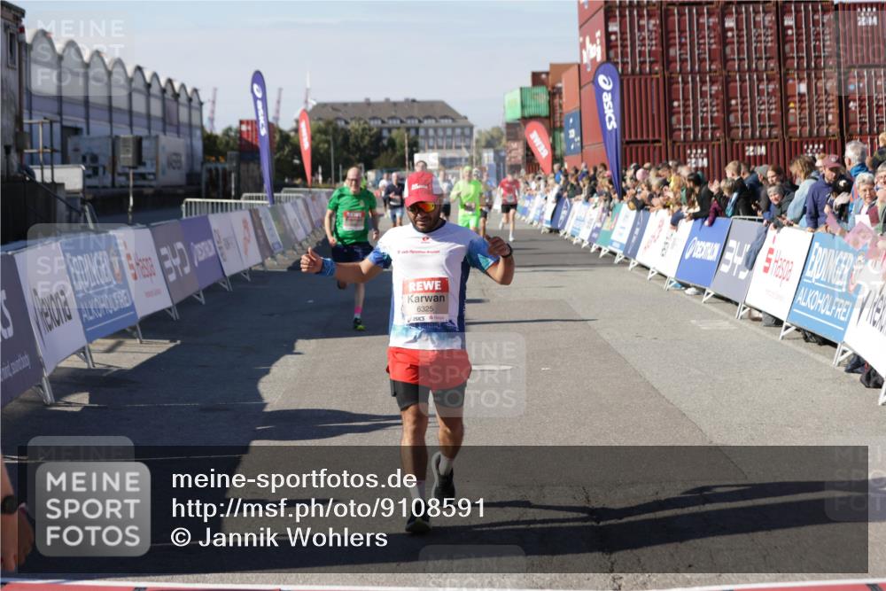 03.10.2025 - Köhlbrandbrückenlauf Jannik Wohlers http://msf.ph/oto/9108591 03.10.2025 12:59:33 Ziel 4119, 4270, 4475, 4940, 6060, 6325, 6616, 6666 meine-sportfotos.de