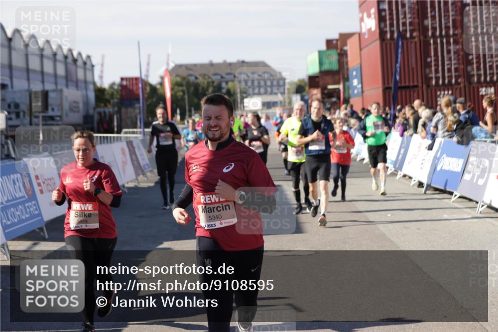 03.10.2025 - Köhlbrandbrückenlauf Jannik Wohlers http://msf.ph/oto/9108595 03.10.2025 13:29:26 Ziel 5340, 5342, 5344, 5366, 5470, 5514, 5601, 5954, 6063, 6118, 6156, 6309, 6334, 6335, 6336, 6351, 6539 meine-sportfotos.de