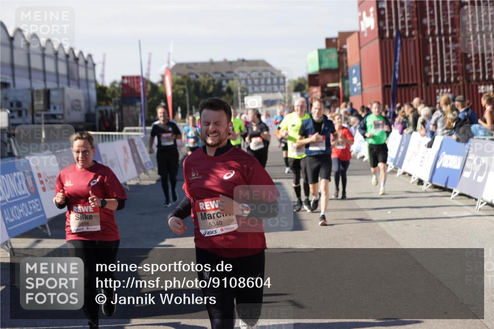 03.10.2025 - Köhlbrandbrückenlauf Jannik Wohlers http://msf.ph/oto/9108604 03.10.2025 13:29:26 Ziel 5340, 5342, 5344, 5366, 5470, 5514, 5601, 5954, 6063, 6118, 6156, 6309, 6334, 6335, 6336, 6351, 6539 meine-sportfotos.de
