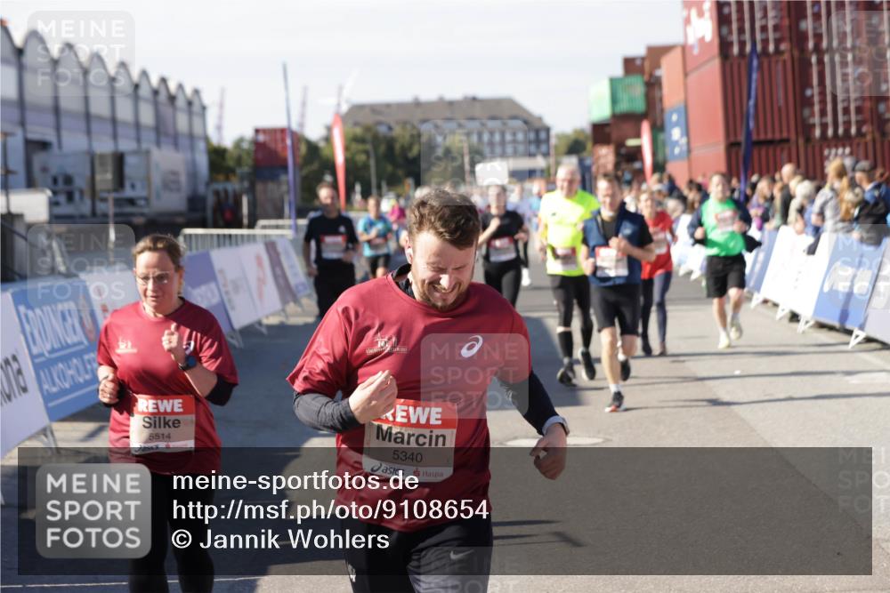 03.10.2025 - Köhlbrandbrückenlauf Jannik Wohlers http://msf.ph/oto/9108654 03.10.2025 13:29:26 Ziel 5340, 5342, 5344, 5366, 5470, 5514, 5601, 5954, 6063, 6118, 6156, 6309, 6334, 6335, 6336, 6351, 6539 meine-sportfotos.de