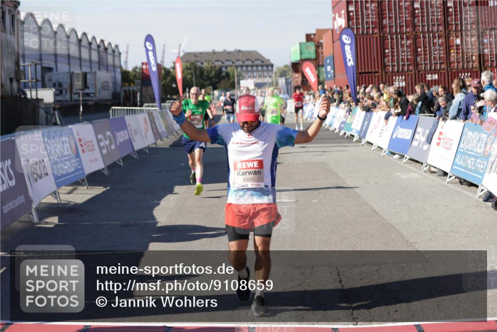 03.10.2025 - Köhlbrandbrückenlauf Jannik Wohlers http://msf.ph/oto/9108659 03.10.2025 12:59:33 Ziel 4119, 4270, 4475, 4940, 6060, 6325, 6616, 6666 meine-sportfotos.de