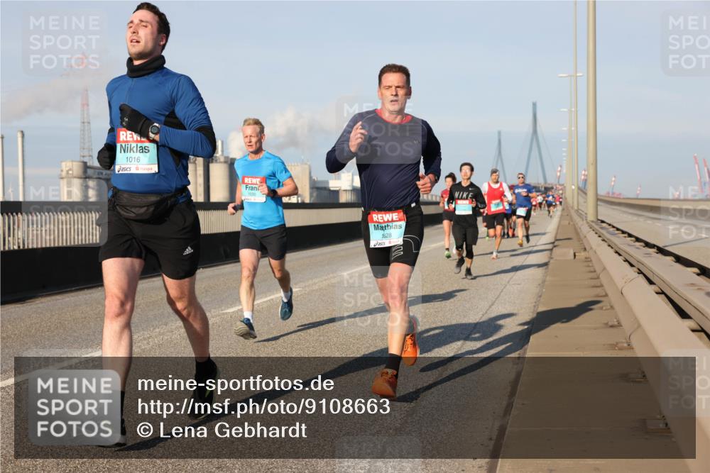 03.10.2025 - Köhlbrandbrückenlauf Lena Gebhardt http://msf.ph/oto/9108663 03.10.2025 09:41:05 Position 2 1016, 1030, 628 meine-sportfotos.de