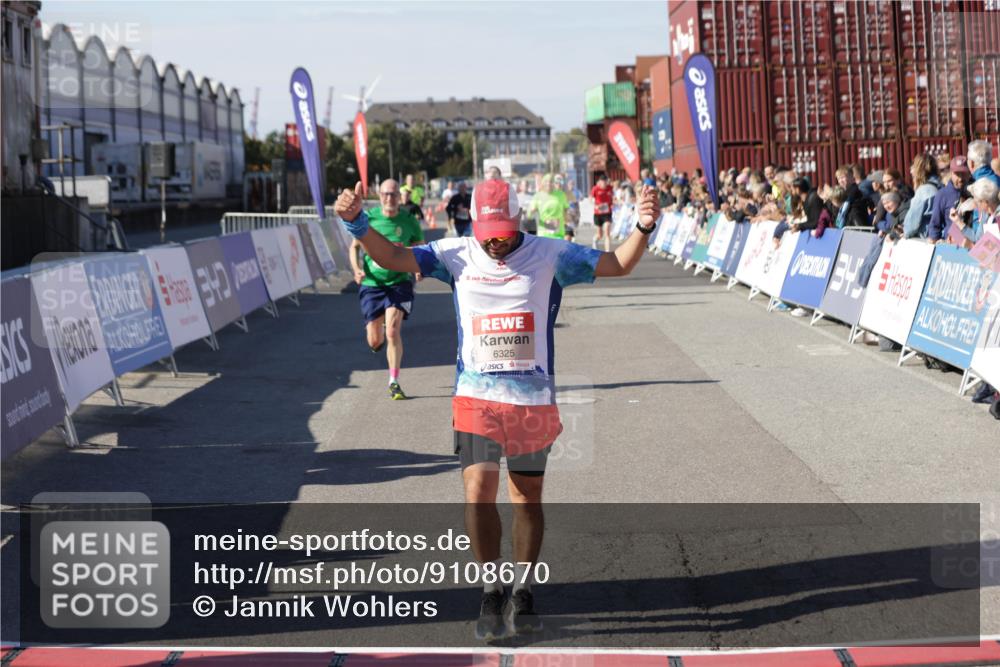 03.10.2025 - Köhlbrandbrückenlauf Jannik Wohlers http://msf.ph/oto/9108670 03.10.2025 12:59:33 Ziel 4119, 4270, 4475, 4940, 6060, 6325, 6616, 6666 meine-sportfotos.de