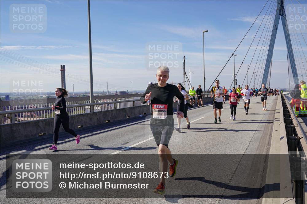03.10.2025 - Köhlbrandbrückenlauf Michael Burmester http://msf.ph/oto/9108673 03.10.2025 12:51:26 Position 2 5115 meine-sportfotos.de