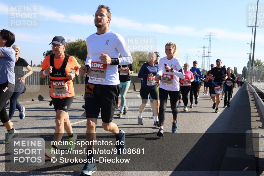 03.10.2025 - Köhlbrandbrückenlauf Strokosch-Dieckow http://msf.ph/oto/9108681 03.10.2025 12:22:33 Position 3 5277, 5519, 5518 meine-sportfotos.de