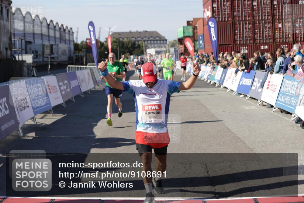 03.10.2025 - Köhlbrandbrückenlauf Jannik Wohlers http://msf.ph/oto/9108691 03.10.2025 12:59:33 Ziel 4119, 4270, 4475, 4940, 6060, 6325, 6616, 6666 meine-sportfotos.de
