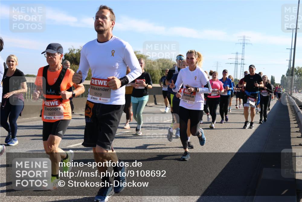 03.10.2025 - Köhlbrandbrückenlauf Strokosch-Dieckow http://msf.ph/oto/9108692 03.10.2025 12:22:33 Position 3 5277, 5519, 5518 meine-sportfotos.de