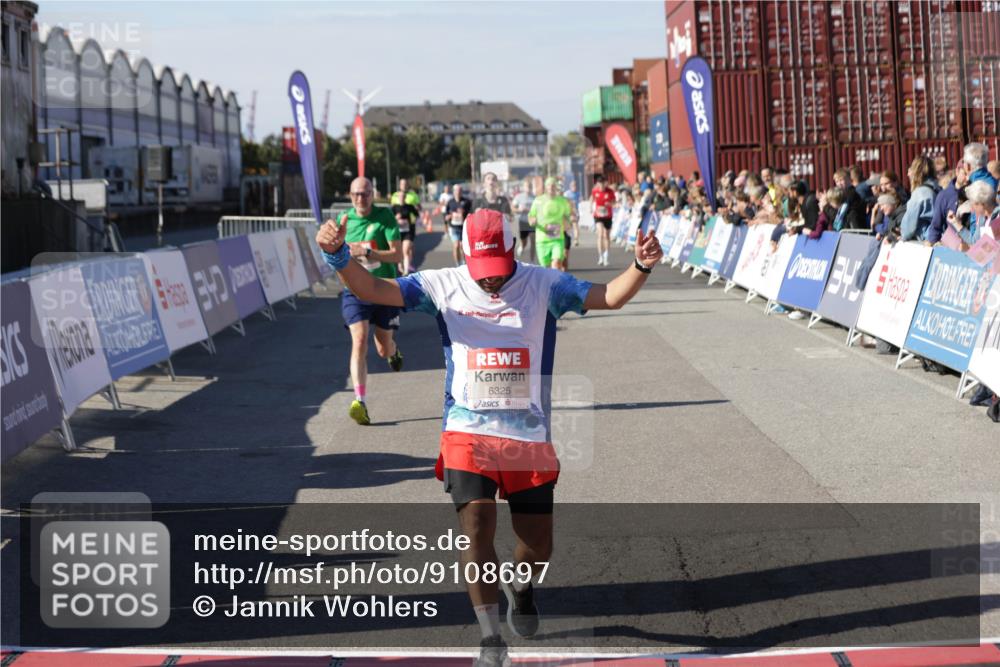 03.10.2025 - Köhlbrandbrückenlauf Jannik Wohlers http://msf.ph/oto/9108697 03.10.2025 12:59:34 Ziel 4111, 4119, 4215, 4270, 4475, 6060, 6325, 6616, 6666 meine-sportfotos.de