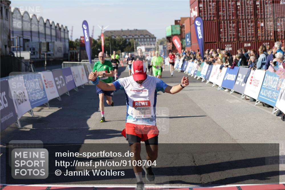 03.10.2025 - Köhlbrandbrückenlauf Jannik Wohlers http://msf.ph/oto/9108704 03.10.2025 12:59:34 Ziel 4111, 4119, 4215, 4270, 4475, 6060, 6325, 6616, 6666 meine-sportfotos.de