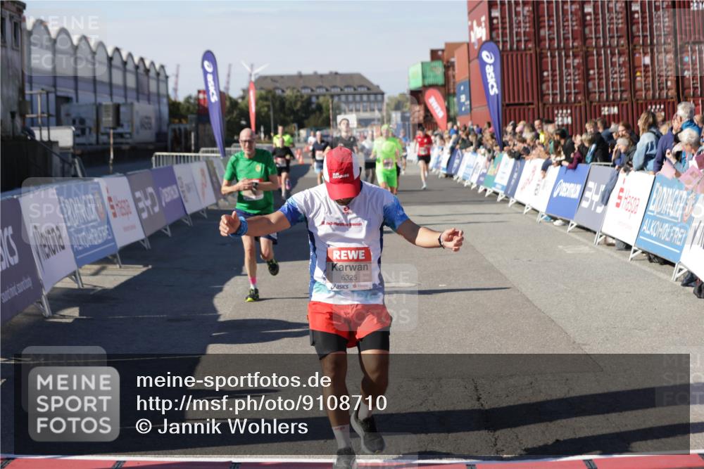 03.10.2025 - Köhlbrandbrückenlauf Jannik Wohlers http://msf.ph/oto/9108710 03.10.2025 12:59:34 Ziel 4111, 4119, 4215, 4270, 4475, 6060, 6325, 6616, 6666 meine-sportfotos.de