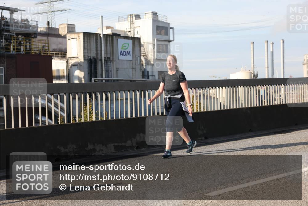 03.10.2025 - Köhlbrandbrückenlauf Lena Gebhardt http://msf.ph/oto/9108712 03.10.2025 10:14:14 Position 2  meine-sportfotos.de