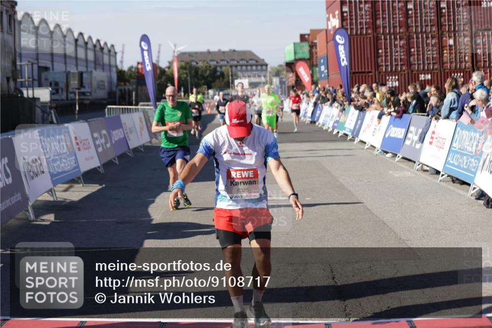 03.10.2025 - Köhlbrandbrückenlauf Jannik Wohlers http://msf.ph/oto/9108717 03.10.2025 12:59:34 Ziel 4111, 4119, 4215, 4270, 4475, 6060, 6325, 6616, 6666 meine-sportfotos.de