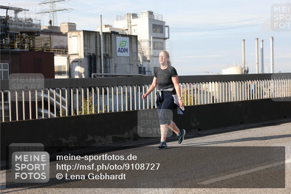 03.10.2025 - Köhlbrandbrückenlauf Lena Gebhardt http://msf.ph/oto/9108727 03.10.2025 10:14:14 Position 2  meine-sportfotos.de