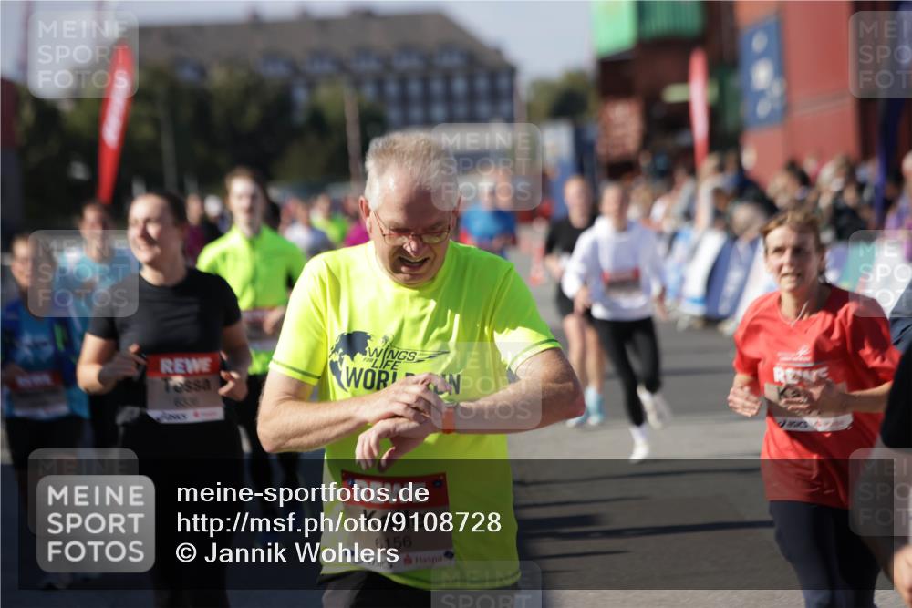03.10.2025 - Köhlbrandbrückenlauf Jannik Wohlers http://msf.ph/oto/9108728 03.10.2025 13:29:29 Ziel 5340, 5366, 5470, 5514, 5601, 6156, 6334, 6335, 6336, 6351, 6387, 6539, 6543, 6554, 6555 meine-sportfotos.de