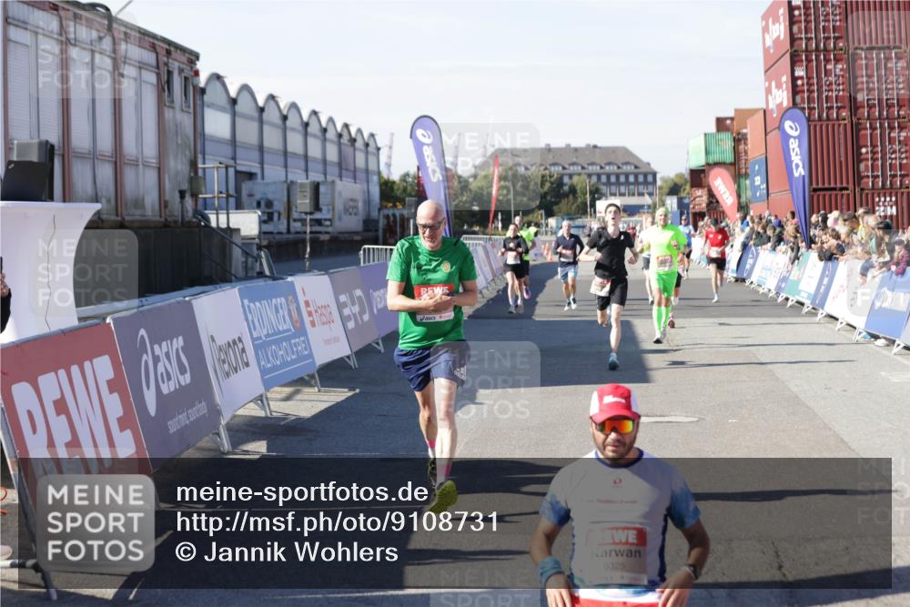 03.10.2025 - Köhlbrandbrückenlauf Jannik Wohlers http://msf.ph/oto/9108731 03.10.2025 12:59:34 Ziel 4111, 4119, 4215, 4270, 4475, 6060, 6325, 6616, 6666 meine-sportfotos.de