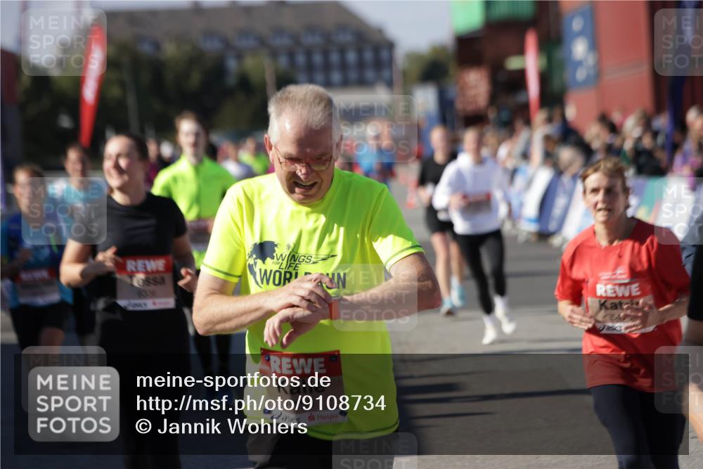 03.10.2025 - Köhlbrandbrückenlauf Jannik Wohlers http://msf.ph/oto/9108734 03.10.2025 13:29:29 Ziel 5340, 5366, 5470, 5514, 5601, 6156, 6334, 6335, 6336, 6351, 6387, 6539, 6543, 6554, 6555 meine-sportfotos.de