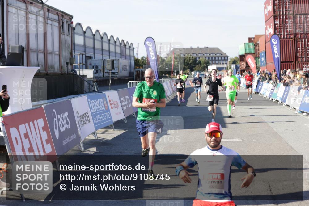 03.10.2025 - Köhlbrandbrückenlauf Jannik Wohlers http://msf.ph/oto/9108745 03.10.2025 12:59:35 Ziel 4111, 4119, 4215, 4270, 4475, 6060, 6325, 6364, 6616, 6666, 6754 meine-sportfotos.de