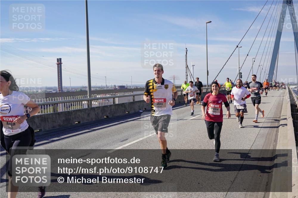 03.10.2025 - Köhlbrandbrückenlauf Michael Burmester http://msf.ph/oto/9108747 03.10.2025 12:51:28 Position 2 4556, 4210, 5302 meine-sportfotos.de
