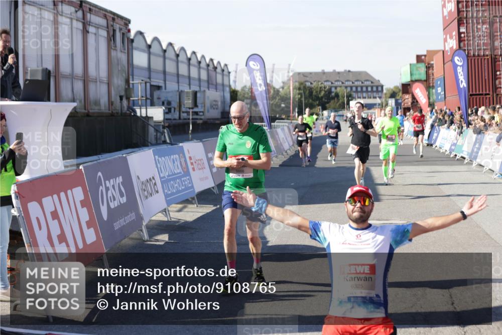 03.10.2025 - Köhlbrandbrückenlauf Jannik Wohlers http://msf.ph/oto/9108765 03.10.2025 12:59:35 Ziel 4111, 4119, 4215, 4270, 4475, 6060, 6325, 6364, 6616, 6666, 6754 meine-sportfotos.de