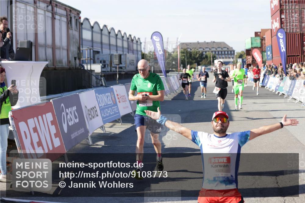 03.10.2025 - Köhlbrandbrückenlauf Jannik Wohlers http://msf.ph/oto/9108773 03.10.2025 12:59:35 Ziel 4111, 4119, 4215, 4270, 4475, 6060, 6325, 6364, 6616, 6666, 6754 meine-sportfotos.de