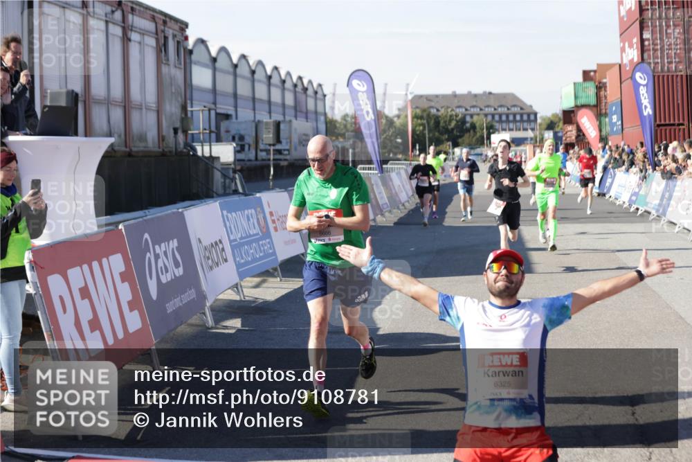 03.10.2025 - Köhlbrandbrückenlauf Jannik Wohlers http://msf.ph/oto/9108781 03.10.2025 12:59:35 Ziel 4111, 4119, 4215, 4270, 4475, 6060, 6325, 6364, 6616, 6666, 6754 meine-sportfotos.de