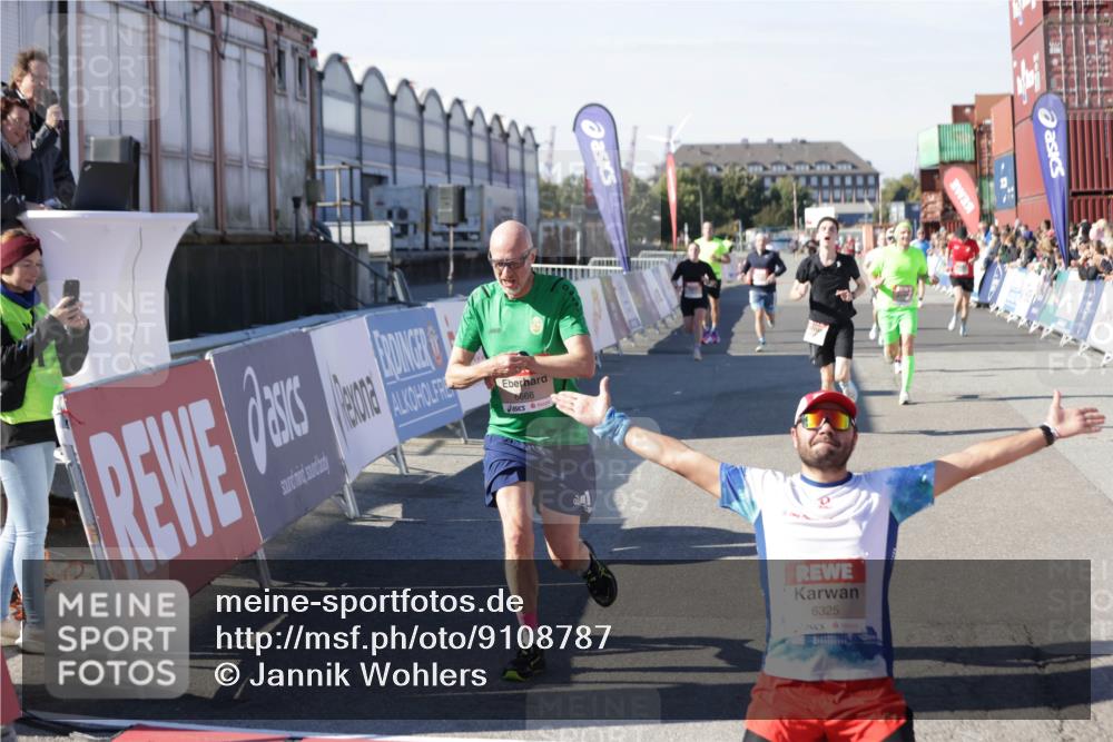 03.10.2025 - Köhlbrandbrückenlauf Jannik Wohlers http://msf.ph/oto/9108787 03.10.2025 12:59:35 Ziel 4111, 4119, 4215, 4270, 4475, 6060, 6325, 6364, 6616, 6666, 6754 meine-sportfotos.de