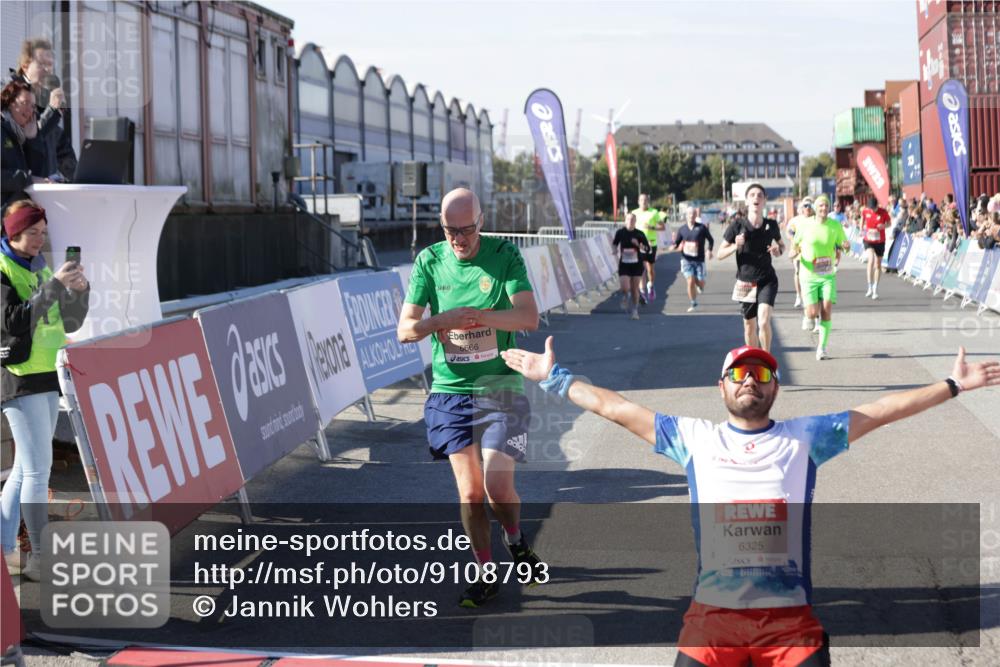 03.10.2025 - Köhlbrandbrückenlauf Jannik Wohlers http://msf.ph/oto/9108793 03.10.2025 12:59:35 Ziel 4111, 4119, 4215, 4270, 4475, 6060, 6325, 6364, 6616, 6666, 6754 meine-sportfotos.de