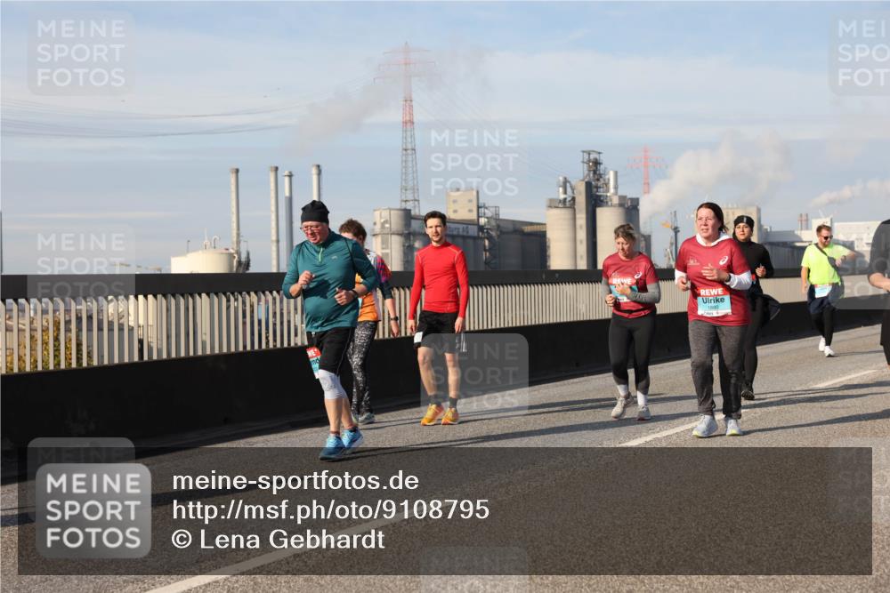 03.10.2025 - Köhlbrandbrückenlauf Lena Gebhardt http://msf.ph/oto/9108795 03.10.2025 10:14:15 Position 2  meine-sportfotos.de