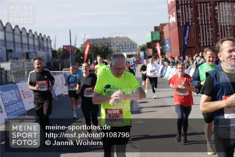 03.10.2025 - Köhlbrandbrückenlauf Jannik Wohlers http://msf.ph/oto/9108796 03.10.2025 13:29:30 Ziel 5340, 5366, 5470, 5482, 5514, 5601, 6156, 6334, 6335, 6336, 6351, 6387, 6439, 6539, 6543, 6554, 6555 meine-sportfotos.de