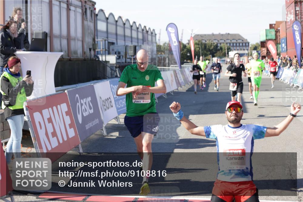 03.10.2025 - Köhlbrandbrückenlauf Jannik Wohlers http://msf.ph/oto/9108816 03.10.2025 12:59:35 Ziel 4111, 4119, 4215, 4270, 4475, 6060, 6325, 6364, 6616, 6666, 6754 meine-sportfotos.de