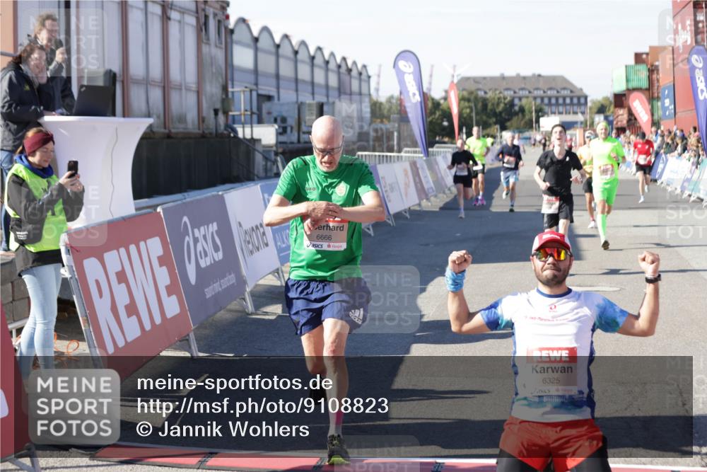 03.10.2025 - Köhlbrandbrückenlauf Jannik Wohlers http://msf.ph/oto/9108823 03.10.2025 12:59:35 Ziel 4111, 4119, 4215, 4270, 4475, 6060, 6325, 6364, 6616, 6666, 6754 meine-sportfotos.de