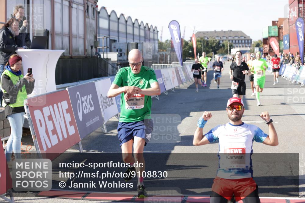 03.10.2025 - Köhlbrandbrückenlauf Jannik Wohlers http://msf.ph/oto/9108830 03.10.2025 12:59:35 Ziel 4111, 4119, 4215, 4270, 4475, 6060, 6325, 6364, 6616, 6666, 6754 meine-sportfotos.de