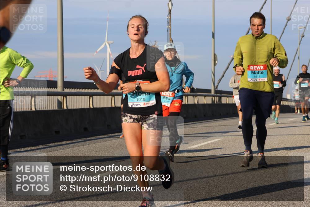 03.10.2025 - Köhlbrandbrückenlauf Strokosch-Dieckow http://msf.ph/oto/9108832 03.10.2025 09:39:38 Position 2 1018, 1330, 1517 meine-sportfotos.de