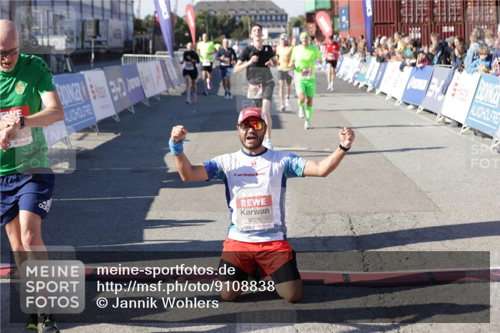 03.10.2025 - Köhlbrandbrückenlauf Jannik Wohlers http://msf.ph/oto/9108838 03.10.2025 12:59:36 Ziel 4111, 4119, 4215, 4270, 4475, 6060, 6325, 6364, 6616, 6654, 6666, 6754 meine-sportfotos.de