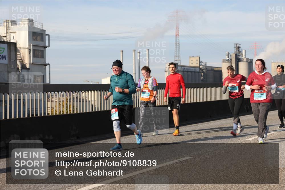 03.10.2025 - Köhlbrandbrückenlauf Lena Gebhardt http://msf.ph/oto/9108839 03.10.2025 10:14:16 Position 2 8433, 1880 meine-sportfotos.de