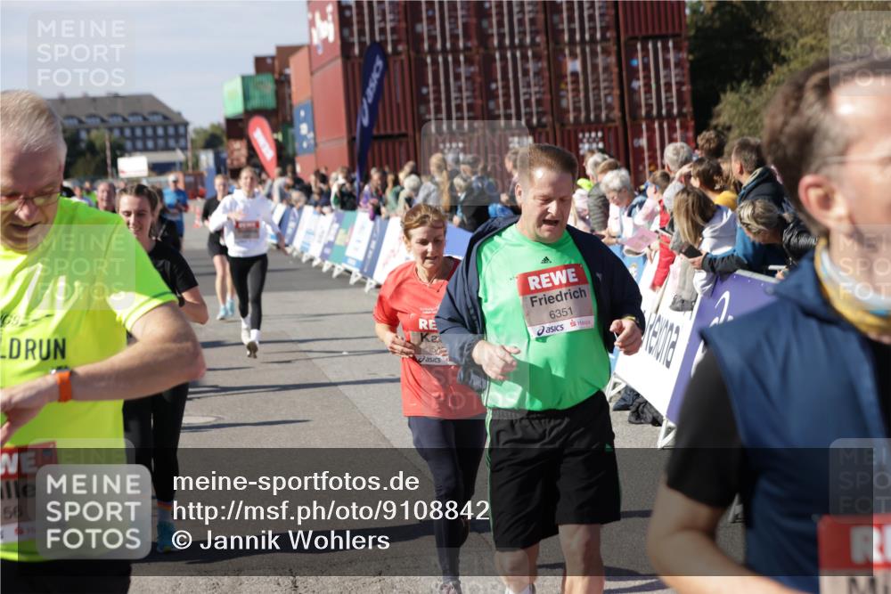 03.10.2025 - Köhlbrandbrückenlauf Jannik Wohlers http://msf.ph/oto/9108842 03.10.2025 13:29:31 Ziel 5340, 5366, 5470, 5482, 5514, 5601, 6156, 6334, 6335, 6336, 6351, 6387, 6439, 6539, 6543, 6554, 6555 meine-sportfotos.de