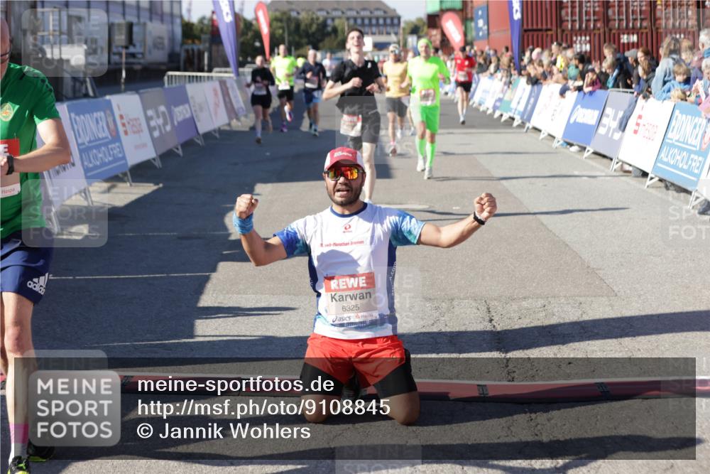 03.10.2025 - Köhlbrandbrückenlauf Jannik Wohlers http://msf.ph/oto/9108845 03.10.2025 12:59:36 Ziel 4111, 4119, 4215, 4270, 4475, 6060, 6325, 6364, 6616, 6654, 6666, 6754 meine-sportfotos.de