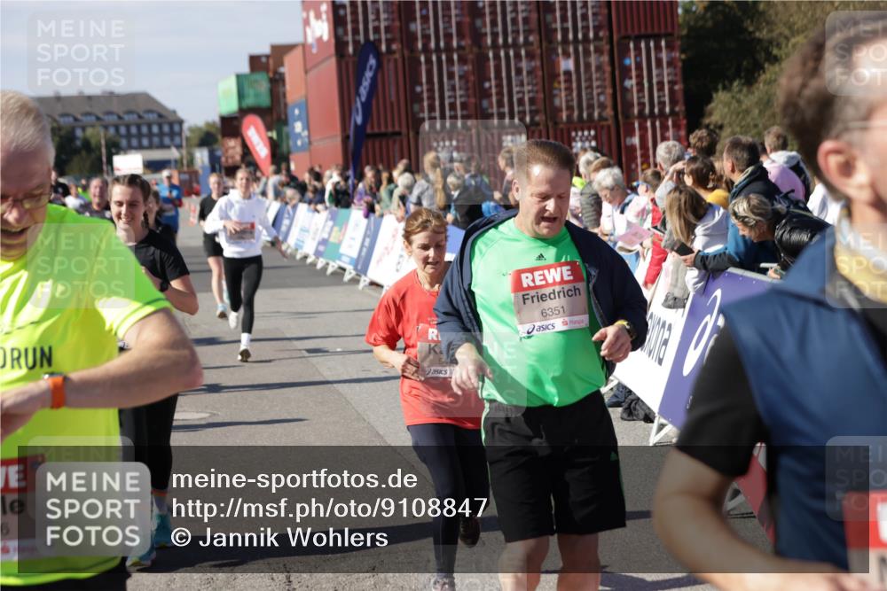 03.10.2025 - Köhlbrandbrückenlauf Jannik Wohlers http://msf.ph/oto/9108847 03.10.2025 13:29:31 Ziel 5340, 5366, 5470, 5482, 5514, 5601, 6156, 6334, 6335, 6336, 6351, 6387, 6439, 6539, 6543, 6554, 6555 meine-sportfotos.de