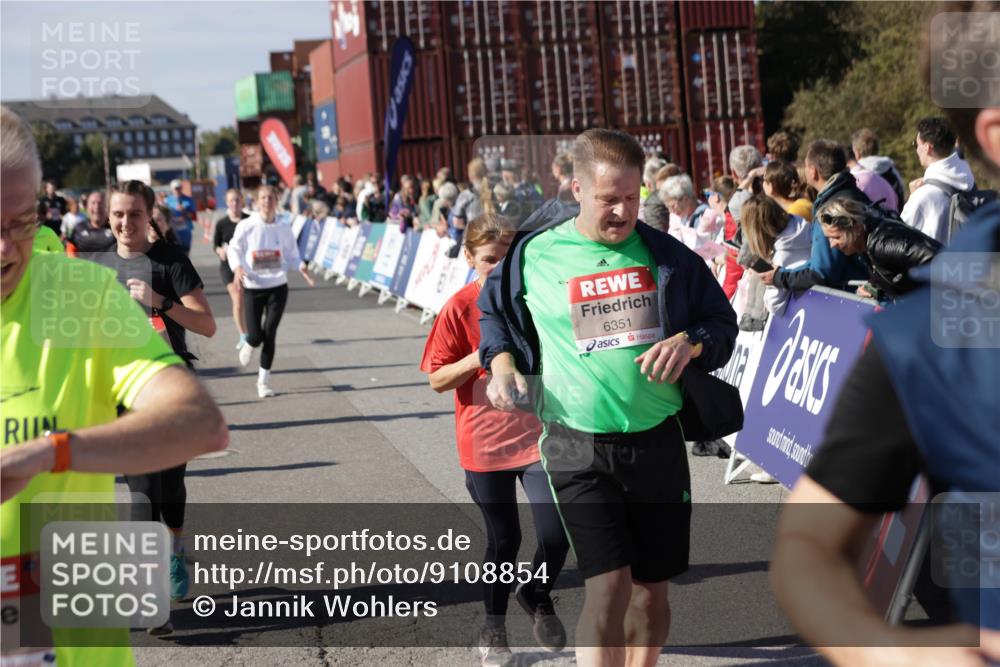 03.10.2025 - Köhlbrandbrückenlauf Jannik Wohlers http://msf.ph/oto/9108854 03.10.2025 13:29:31 Ziel 5340, 5366, 5470, 5482, 5514, 5601, 6156, 6334, 6335, 6336, 6351, 6387, 6439, 6539, 6543, 6554, 6555 meine-sportfotos.de