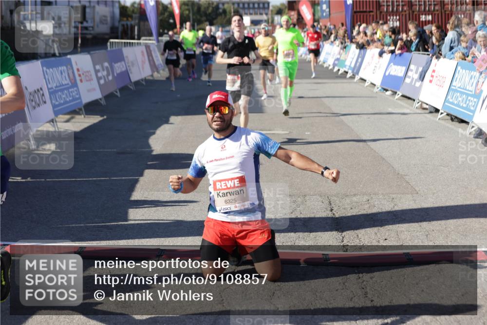 03.10.2025 - Köhlbrandbrückenlauf Jannik Wohlers http://msf.ph/oto/9108857 03.10.2025 12:59:36 Ziel 4111, 4119, 4215, 4270, 4475, 6060, 6325, 6364, 6616, 6654, 6666, 6754 meine-sportfotos.de