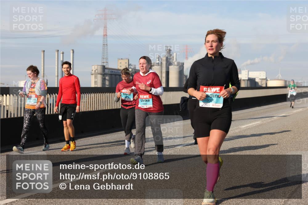 03.10.2025 - Köhlbrandbrückenlauf Lena Gebhardt http://msf.ph/oto/9108865 03.10.2025 10:14:16 Position 2 1880, 3095 meine-sportfotos.de