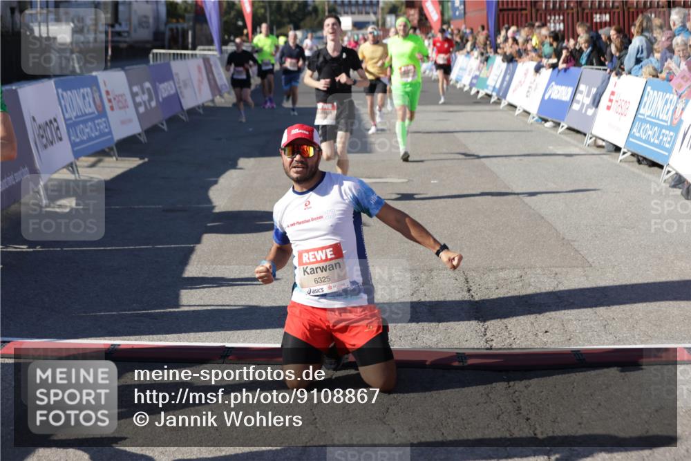 03.10.2025 - Köhlbrandbrückenlauf Jannik Wohlers http://msf.ph/oto/9108867 03.10.2025 12:59:36 Ziel 4111, 4119, 4215, 4270, 4475, 6060, 6325, 6364, 6616, 6654, 6666, 6754 meine-sportfotos.de