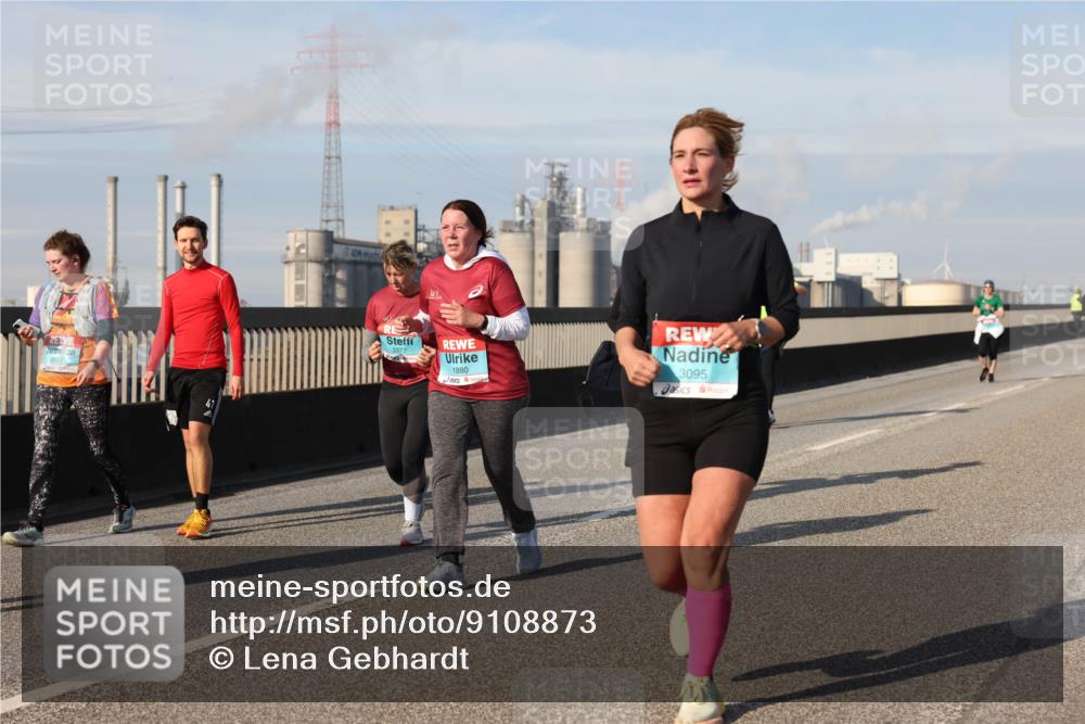 03.10.2025 - Köhlbrandbrückenlauf Lena Gebhardt http://msf.ph/oto/9108873 03.10.2025 10:14:17 Position 2 3377, 1880, 3095 meine-sportfotos.de