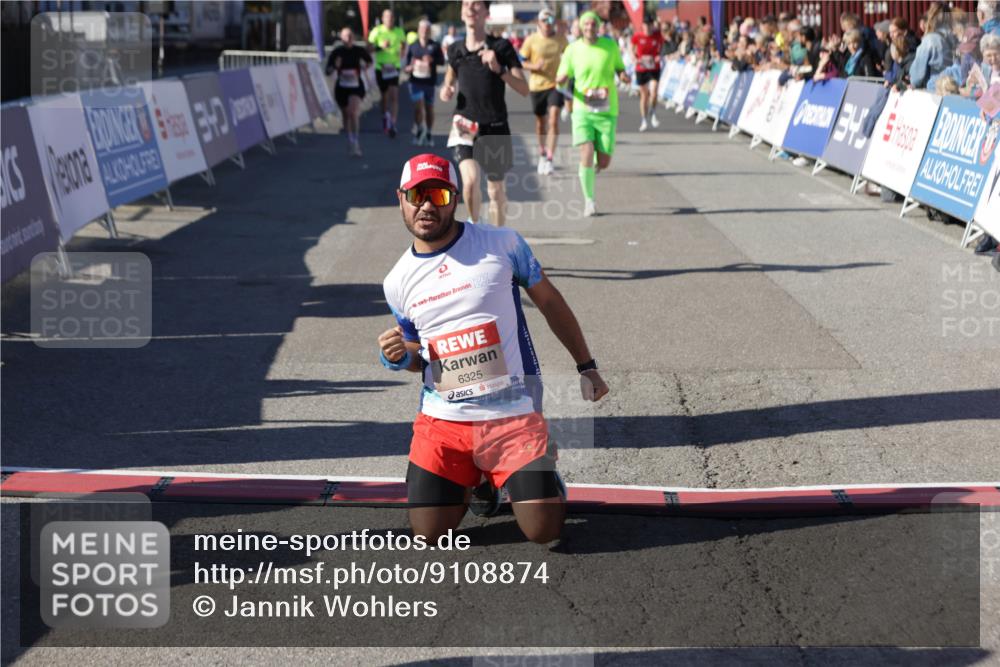 03.10.2025 - Köhlbrandbrückenlauf Jannik Wohlers http://msf.ph/oto/9108874 03.10.2025 12:59:36 Ziel 4111, 4119, 4215, 4270, 4475, 6060, 6325, 6364, 6616, 6654, 6666, 6754 meine-sportfotos.de