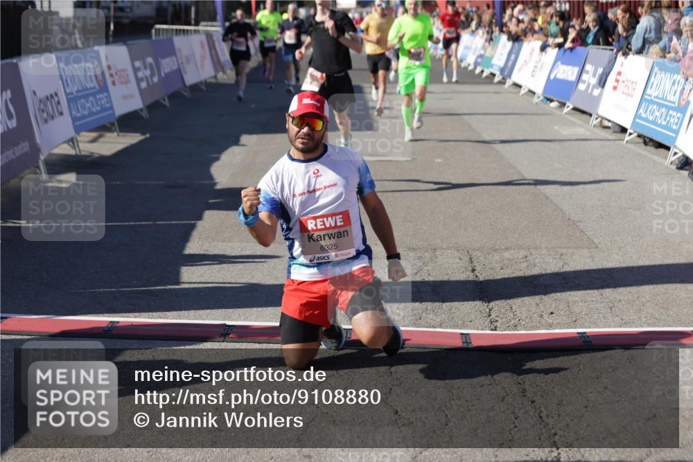 03.10.2025 - Köhlbrandbrückenlauf Jannik Wohlers http://msf.ph/oto/9108880 03.10.2025 12:59:36 Ziel 4111, 4119, 4215, 4270, 4475, 6060, 6325, 6364, 6616, 6654, 6666, 6754 meine-sportfotos.de