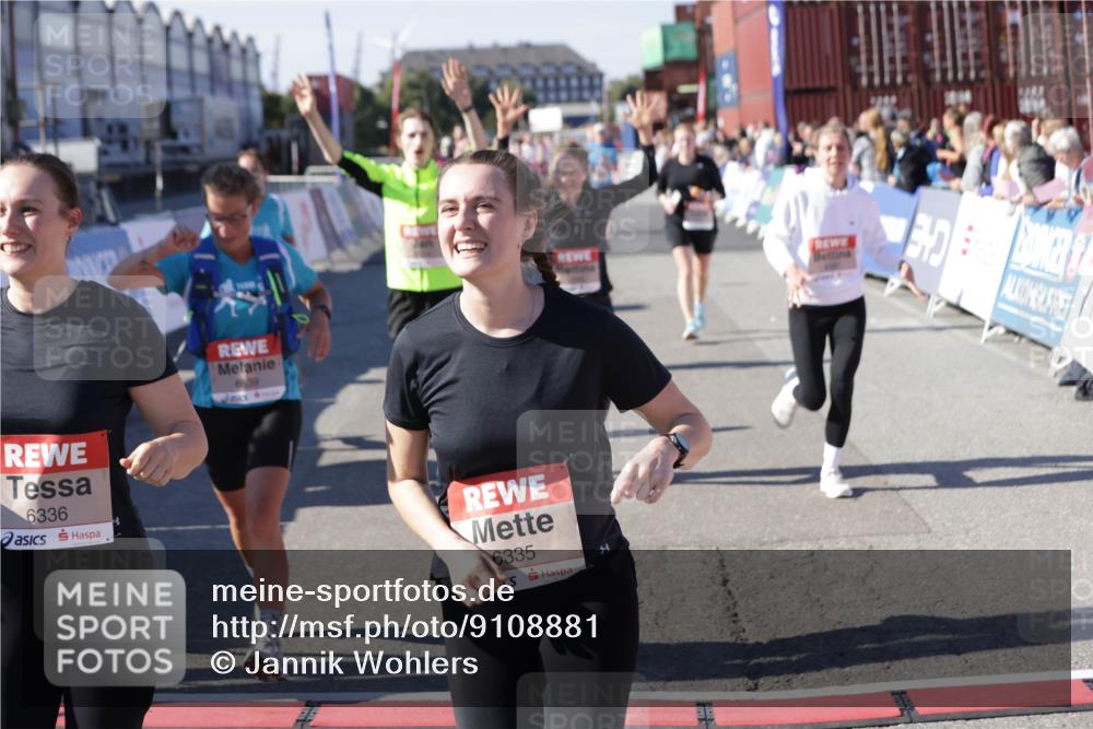 03.10.2025 - Köhlbrandbrückenlauf Jannik Wohlers http://msf.ph/oto/9108881 03.10.2025 13:29:33 Ziel 5340, 5366, 5470, 5482, 5514, 5601, 6093, 6156, 6215, 6334, 6335, 6336, 6351, 6387, 6439, 6539, 6543, 6554, 6555 meine-sportfotos.de