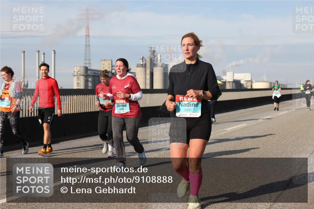 03.10.2025 - Köhlbrandbrückenlauf Lena Gebhardt http://msf.ph/oto/9108888 03.10.2025 10:14:17 Position 2 400, 1880, 3095 meine-sportfotos.de