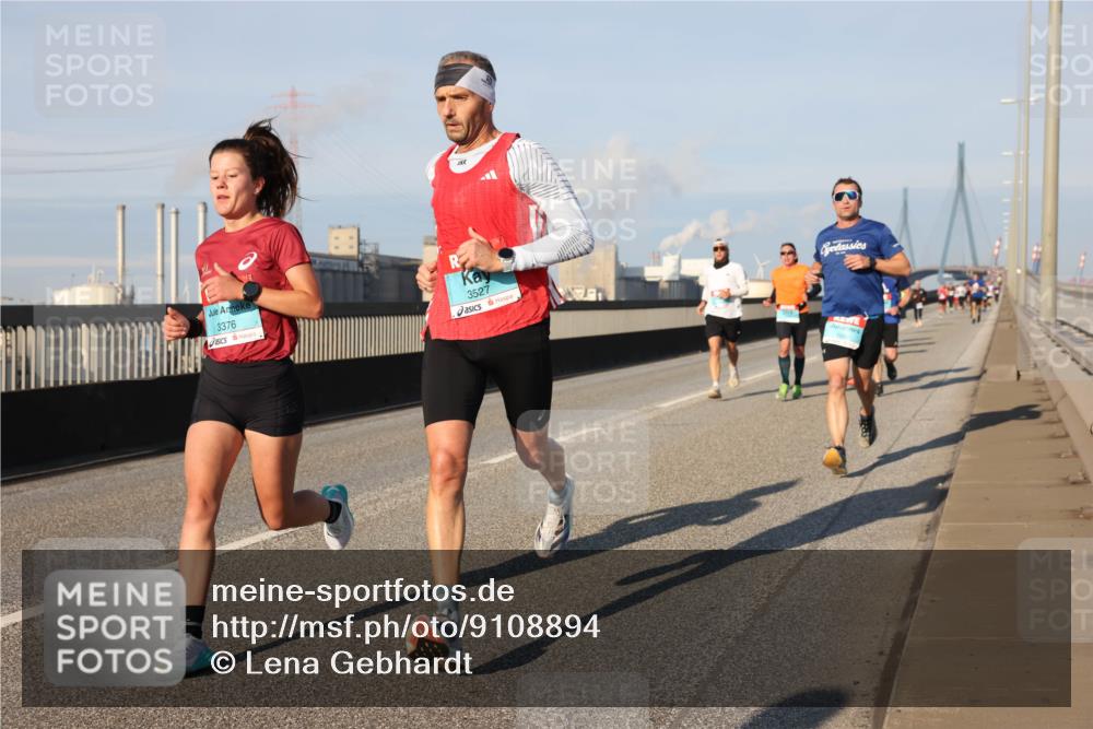 03.10.2025 - Köhlbrandbrückenlauf Lena Gebhardt http://msf.ph/oto/9108894 03.10.2025 09:41:10 Position 2 3376, 3527 meine-sportfotos.de