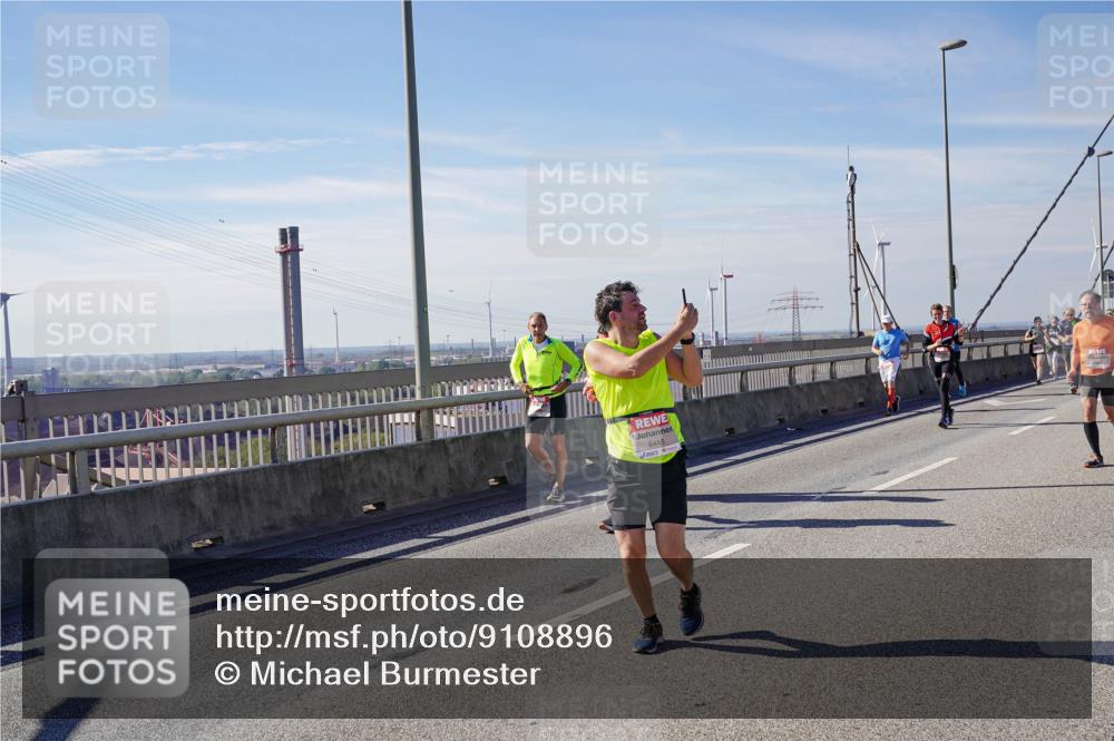 03.10.2025 - Köhlbrandbrückenlauf Michael Burmester http://msf.ph/oto/9108896 03.10.2025 12:51:34 Position 2 6445 meine-sportfotos.de
