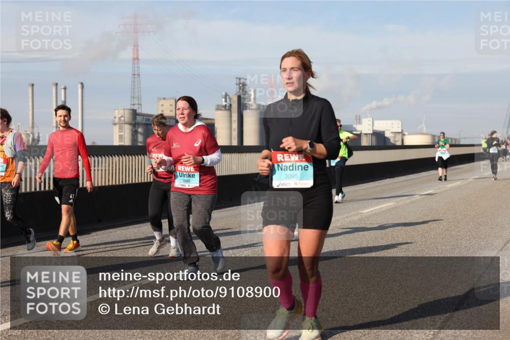 03.10.2025 - Köhlbrandbrückenlauf Lena Gebhardt http://msf.ph/oto/9108900 03.10.2025 10:14:17 Position 2 1880, 3095 meine-sportfotos.de